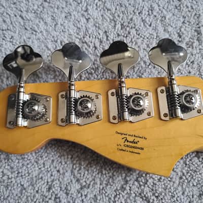 Squier Classic Vibe 60s Precision neck image 3