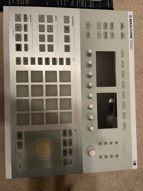 Native Instruments Maschine Studio Drum Machine image 1