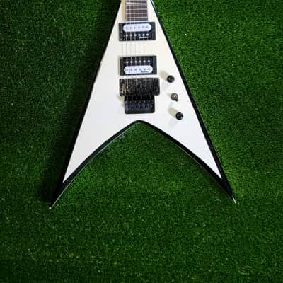 Jackson JS Series JS32 King V with Rosewood Fretboard 2013 - 2018 - White with Black Bevels image 4