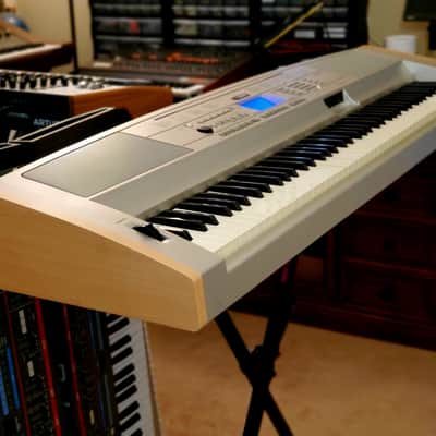 MUST SEE!!! YAMAHA DGX 500 SEMI-WEIGHTED 88-KEY DIGITAL PIANO IN AMAZING CONDITION! image 8