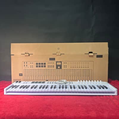 Arturia KeyLab 61 MkIII MIDI Controller 2024 - Present - White image 1