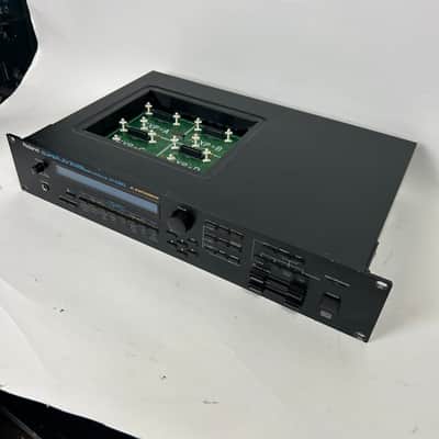 Roland JV1080 Synthesizer image 2