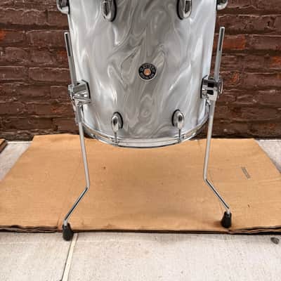 Gretsch Catalina Club Jazz 4-Piece Drum Kit White Satin Flame 18/12/14 + Snare – Floor Model image 11