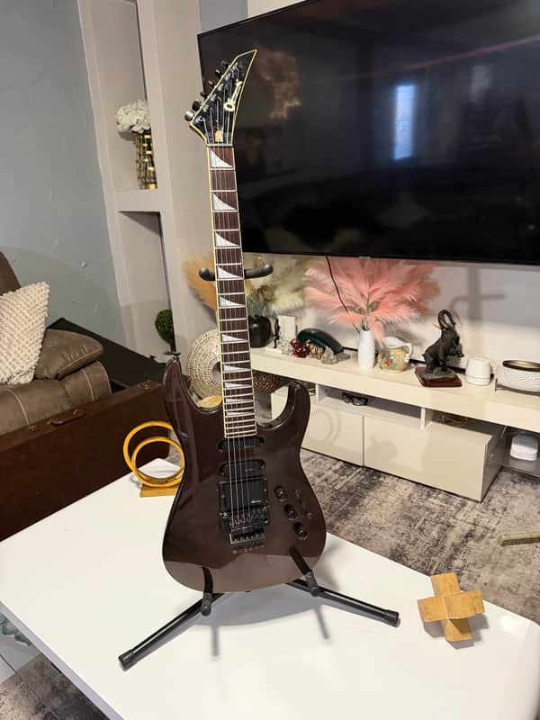 Charvel Model 6 HSS with Rosewood Fretboard 1986 - 1989 - Black Cherry
