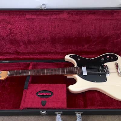 2003 Mosrite Mark II official Johnny Ramone signature RAMONES image 2