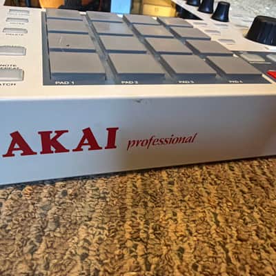 Akai MPC One Standalone MIDI Sequencer Retro Edition 2021 - Present - Grey image 2
