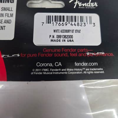 Fender 099-1362-000 Stratocaster Accessory Kit 2010s - White image 2