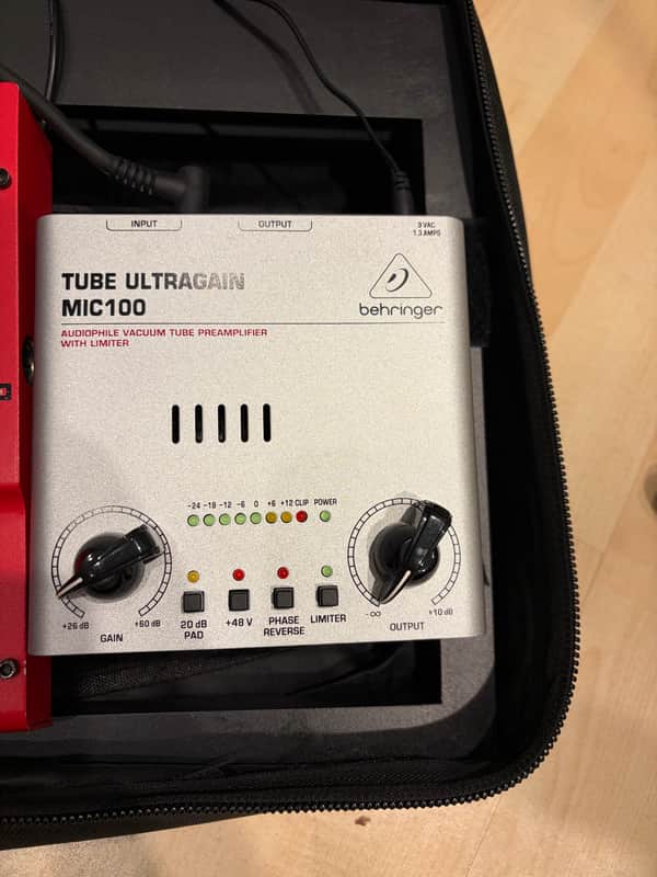 BEHRINGER TUBE ULTRAGAIN MIC100 本体 Behringer Tube Ultragain MIC100 Microphone Preamp | Sweetwater