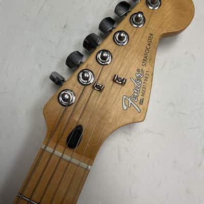 Fender Standard Stratocaster with Maple Fretboard 2003 - Midnight Wine image 5