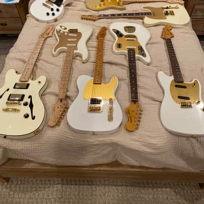 Fender Squier Jaguar - Anodized gold pickguard image 3