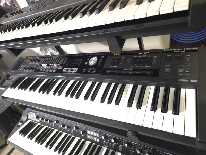 Roland VR-09 61-Key V-Combo Organ 2000s - Local Pickup Only