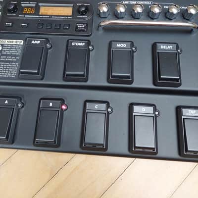 Line 6 POD xt Live Multi-Effect and Amp Modeler 2000s - Black image 4