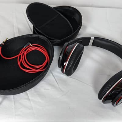 Monster Beats by Dr. Dre Studio High-Definition Isolation Headphones image 8