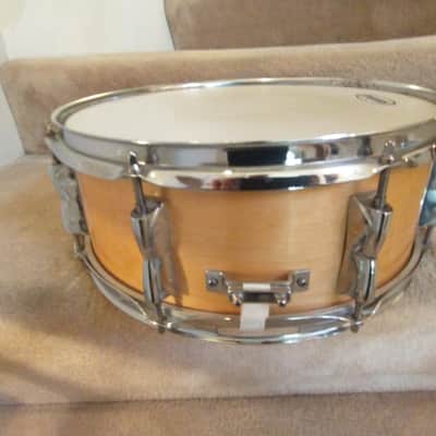 Yamaha 14 round x 5.5 inch snare drum quality hardwood shell natural lacquer finish very clean! image 9