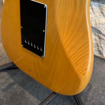 Fender Stratocaster with 3-Bolt Neck, Maple Fretboard 1975 - Natural image 9