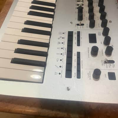 Korg Minilogue 4-Voice Polyphonic Analog Synthesizer 2016 - Present - Silver image 5