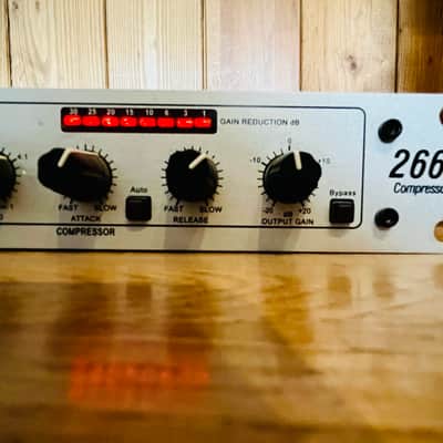 dbx 266xs Dual-Channel Compressor / Gate 2010s - Silver image 4