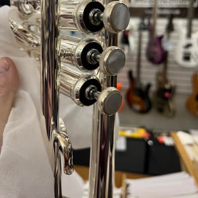 Bach Stradivarius Pro 190S37 - Silver plated finish image 2