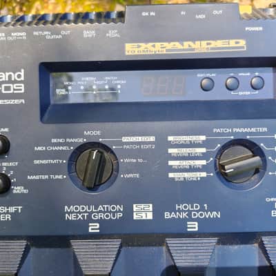 Roland GR-09 guitar synth + GK-3 divided pickup image 3