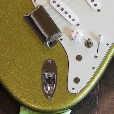 Minty! 2008 Fender Dick Dale Stratocaster Chartreuse Sparkle + COA OHSC image 4