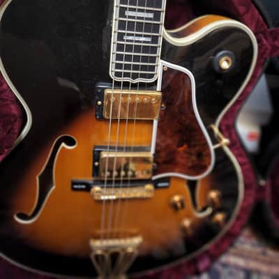 Gibson Byrdland 2001 Sunburst lightly played image 1