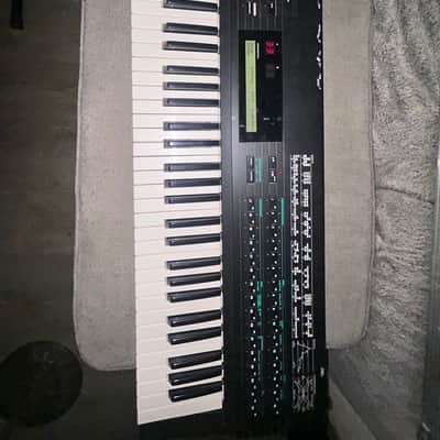 Yamaha DX7IID 16-Voice FM Synthesizer 1986 1st-Year Production - Powers On - Very Good