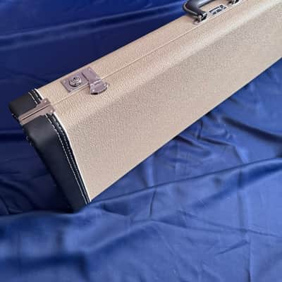Fender G&G Deluxe Strat/Tele Hardshell Case, Blond with Red Satin Interior image 7