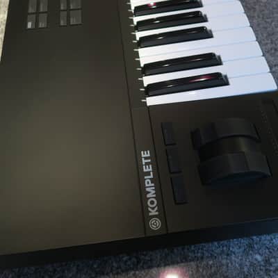 Native Instruments Komplete Kontrol S61 Mk2 | Reverb