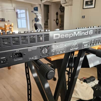 Behringer DeepMind 6 37-Key 6-Voice Polyphonic Analog Synth 2017 - Present - Black