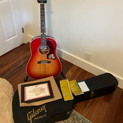 Gibson Brad Paisley J-45 2010 - 2013 - Cherry Sunburst image 1