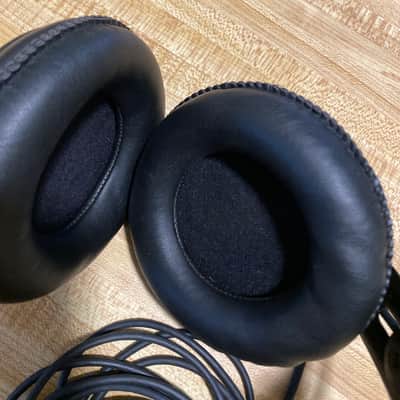 AKG K240 600 ohm - Black and gold image 5