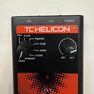 TC Helicon Voicetone R1 Vocal Tuned Reverb Effect Processor Pedal + Box & PSU image 3