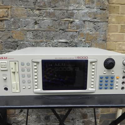 Akai S5000 MIDI Stereo Digital Sampler 1998 - White - FULL RAM - EX image 2