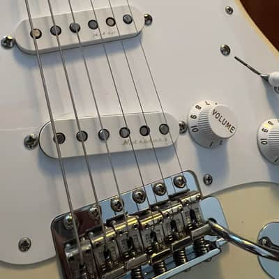Fender Eric Clapton Artist Series Stratocaster with Vintage Noiseless Pickups 2001 - Present Olympic White image 5