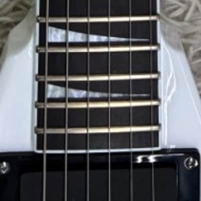 Jackson Pro Series King V™ KVTMG Electric Guitar, Ebony Fingerboard, Snow White image 5