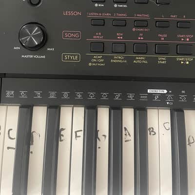 Yamaha PSR-E273 61-Key Arranger Keyboard 2020 - Present - Black image 3