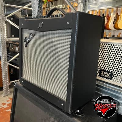 Fender Mustang Ii image 3