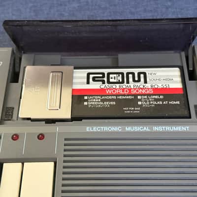 Casio PT-87 32-Key Mini Synthesizer 1980s - Black image 3