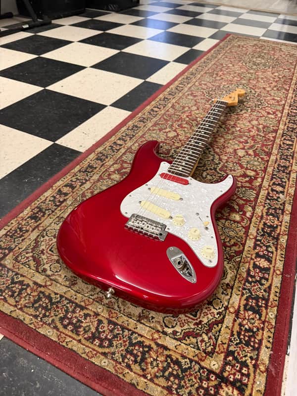 Fender FSR Special Edition Player Stratocaster with Maple Fretboard 2019 Candy Red Burst