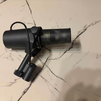 Shure SM7B Cardioid Dynamic Microphone 2001 - Present - Black image 2