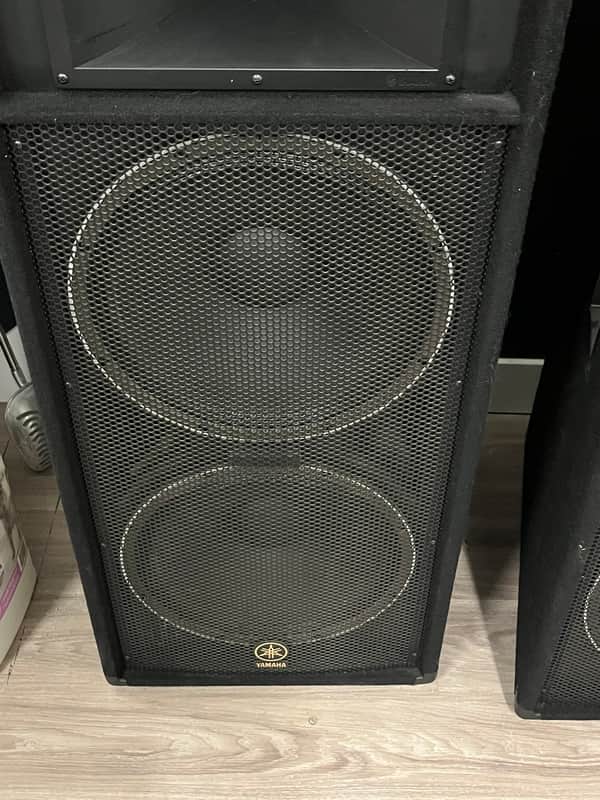 Pair of Yamaha S215V Club Series 2-Way 15