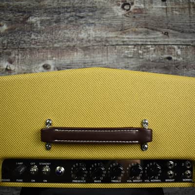 Victoria 35210 Amplifier image 3