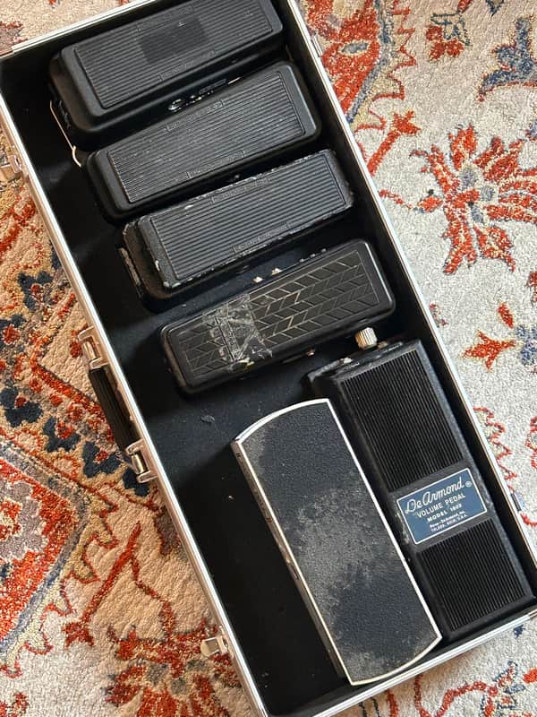 Pedal Lot Wahs Volume Pedals Cry Baby Hellbabe + Case AS-IS image 1