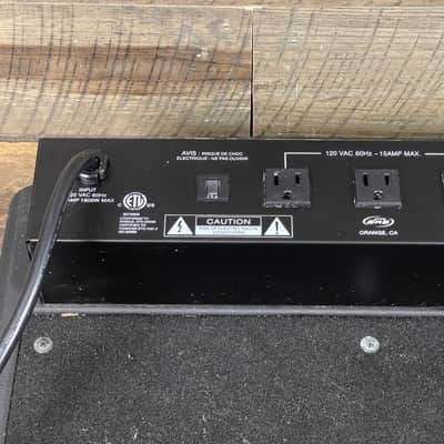 SKB PS-45 stereo pedal board power conditioner with case image 2