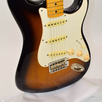 2009 Squier Classic Vibe Stratocaster '50s Electric Guitar, Maple Fingerboard, 2-Color Sunburst image 2