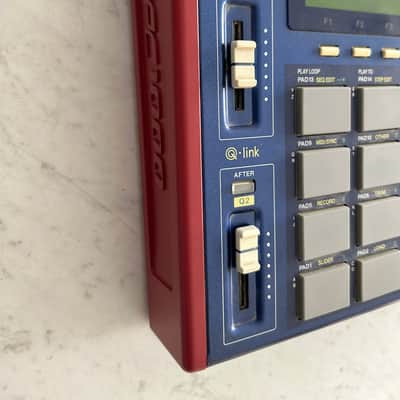 Akai MPC1000 Music Production Center 2004 - 2013 - Blue image 3