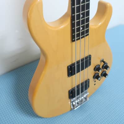Vintage 1980s USA Carvin LB-50 Stereo 4 String Natural Guitar With Rare Charvel Tweed Case Very Clean image 8