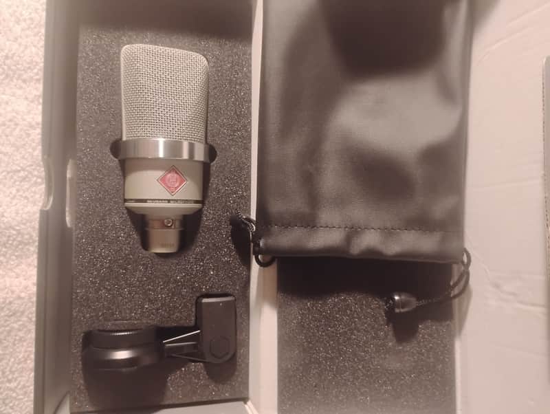 Neumann TLM 102
