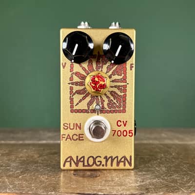 Analogman Sun Face CV7005 Germanium Fuzz with Sun Dial Knob - Gold image 2