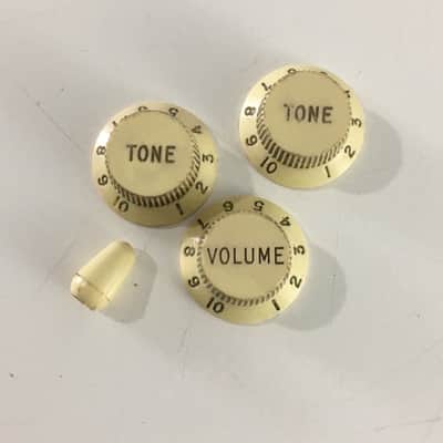 Three Aged White Relic Genuine Fender Knobs Strat Guitar Vintage Reissue 3 Spoke image 5